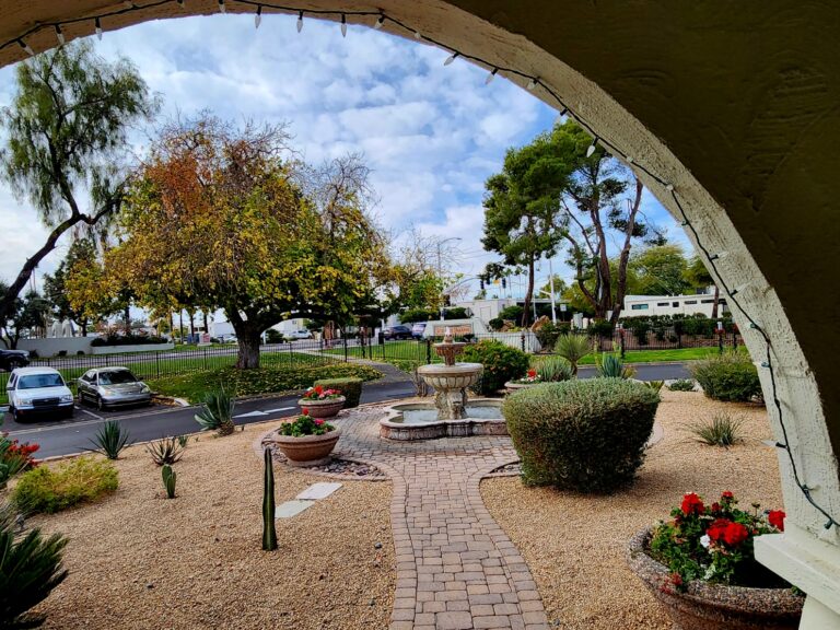 Peeking through the arches at the fountain